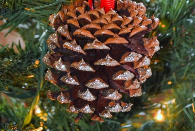 Glitter Pinecone Ornament & Trim the Tree Blog Hop