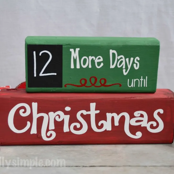 A great project to make with your Silhouette Cameo! Using wood blocks and vinyl, create this Christmas Countdown complete with a chalkboard for the numbers!