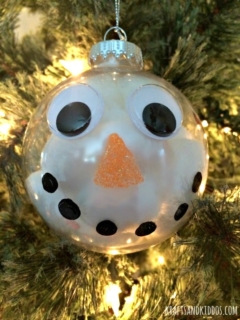 Make this snowman ornament with just a few supplies! A great Christmas craft for kids of all ages! They'll love stuffing the ornament!