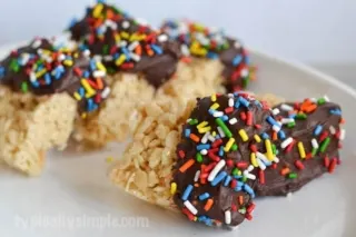 Dipping Rice Krispies treats into melted chocolate is a fun twist on a classic childhood treat we all know so well. A simple recipe to make with the kids!