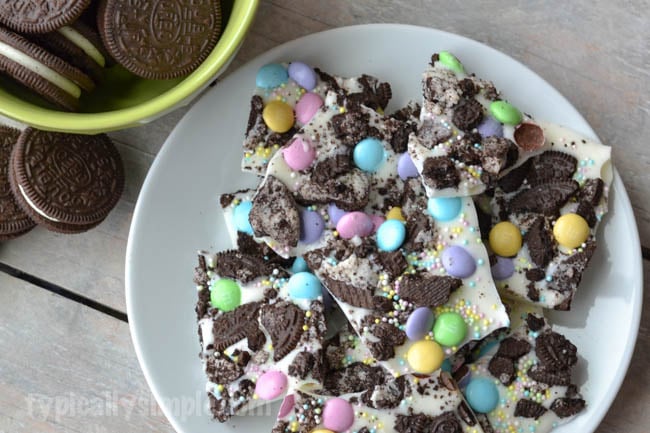 Oreo Bark with M&M’s | Club Chica Circle - where crafty is contagious