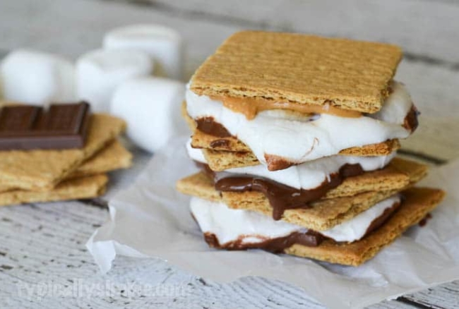 If you thought s'mores couldn't get any better, add a bit of peanut butter to make a delicious Peanut Butter and S'more sandwich - make it in less than 10 minutes using your oven for a sweet after dinner treat! #LetsMakeSmores #CollectiveBias #sponsored