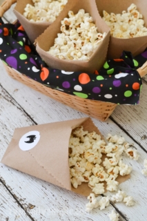 These easy DIY kraft paper bags are a fun way to serve popcorn at your Halloween parties! Just personalize the stickers to go with your party theme!