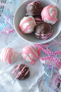 Grab a box of cake mix and some frosting to make these yummy chocolate covered cake bites - a perfect treat for Valentine's Day!