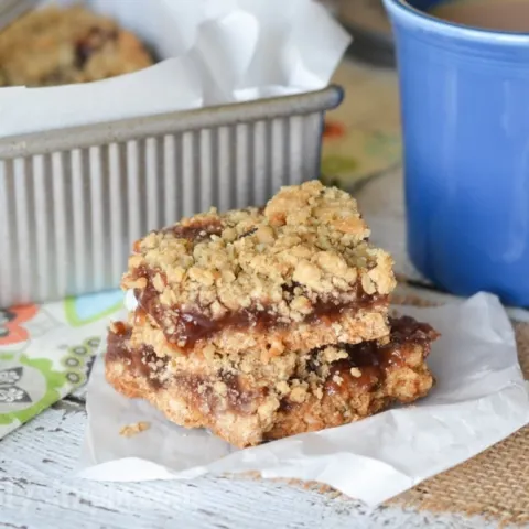 One bowl, a pan, and a few ingredients found in the pantry are all you need for these delicious strawberry Jam Crumb Cake Bars!