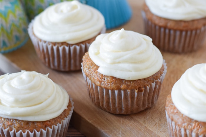 With a delicious cream cheese frosting and just the right amount of cinnamon, these carrot cake cupcakes are a perfect dessert for spring!