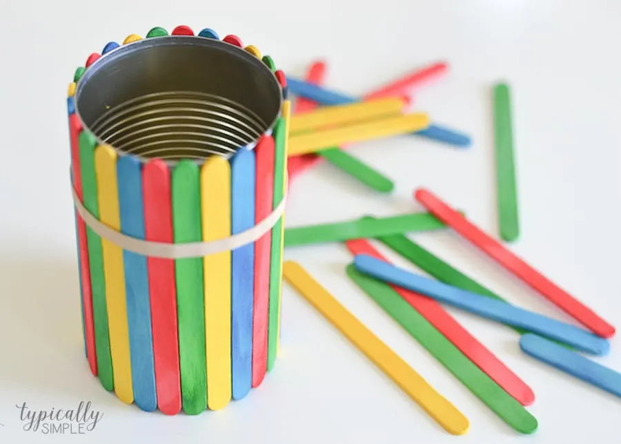 A colorful craft project to make with the kids, these craft stick flower pots are glue-free! A perfect handmade gift to give for Mother's Day or Teacher Appreciation.