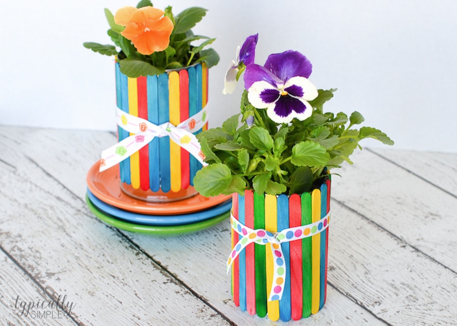 A colorful craft project to make with the kids, these craft stick flower pots are glue-free! A perfect handmade gift to give for Mother's Day or Teacher Appreciation.