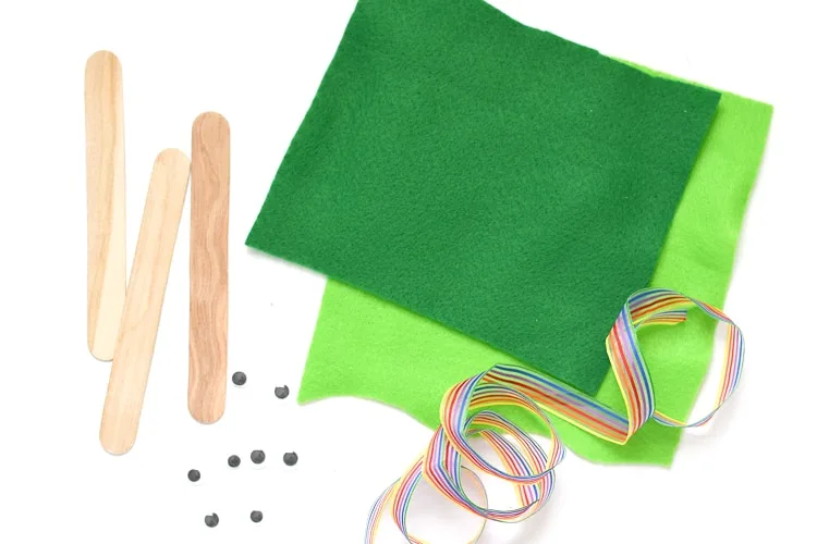 Using just a few basic craft supplies, make these cute craft stick shamrock puppets with the kids for St. Patrick's Day!