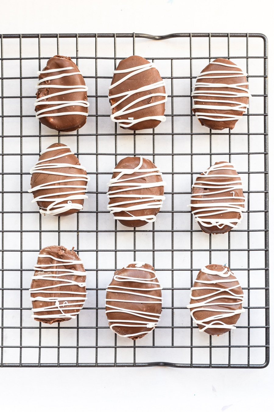 With just four basic ingredients, these homemade peanut butter eggs are super easy to whip up for Easter! 