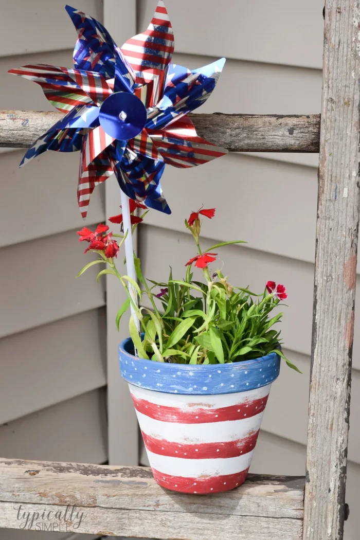 Grab a clay pot and a few painting supplies to make this distressed patriotic flower pot! A great addition to your porch, garden, or patio!