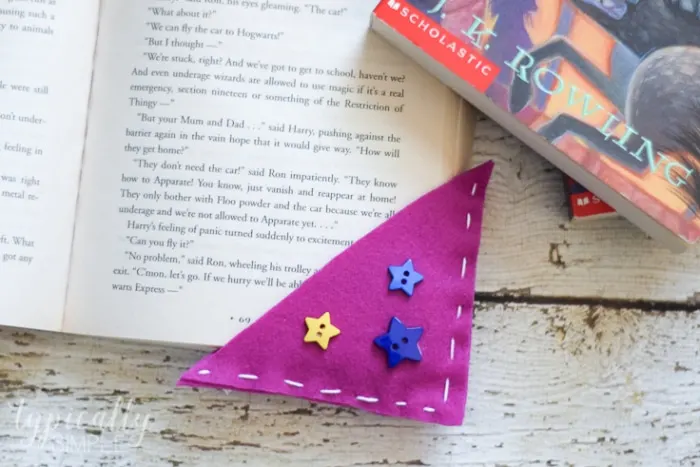 4 Easy Steps to Make DIY Bookmarks with Washi Tape and Craft Sticks