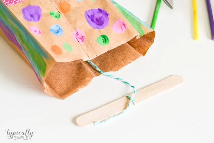 Plastic Bag Kite Craft for Kids - Great Spring or Summer Craft!